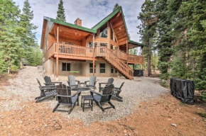 All-Encompassing Cabin with Fire Pit and Kayaks!